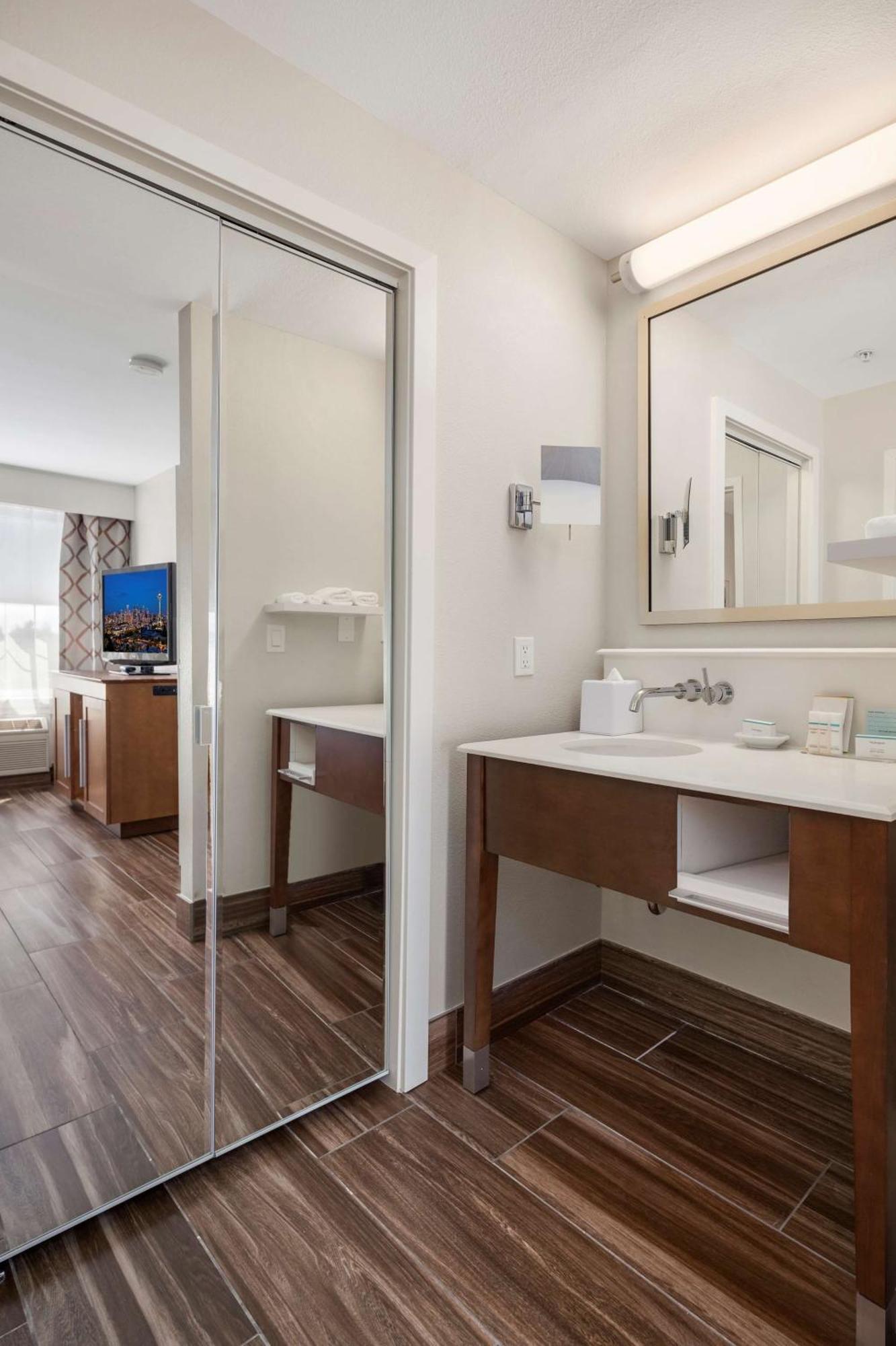 Hampton Inn & Suites Seattle North/Лінвуд Екстер'єр фото