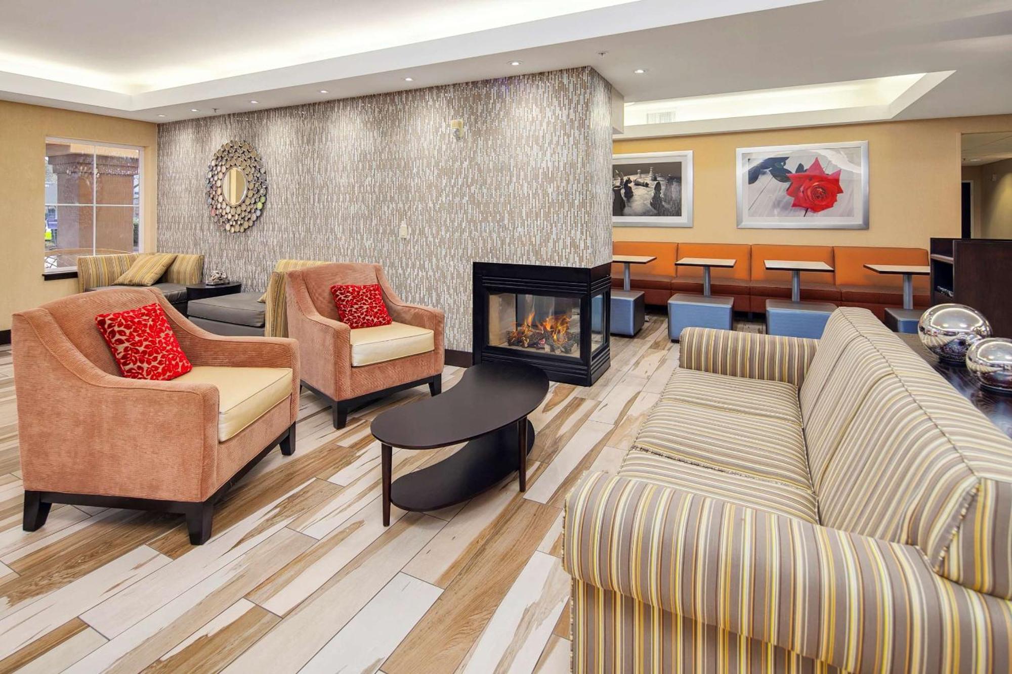 Hampton Inn & Suites Seattle North/Лінвуд Екстер'єр фото