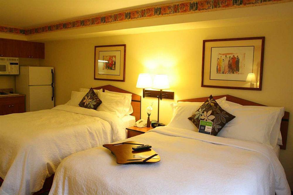 Hampton Inn & Suites Seattle North/Лінвуд Номер фото
