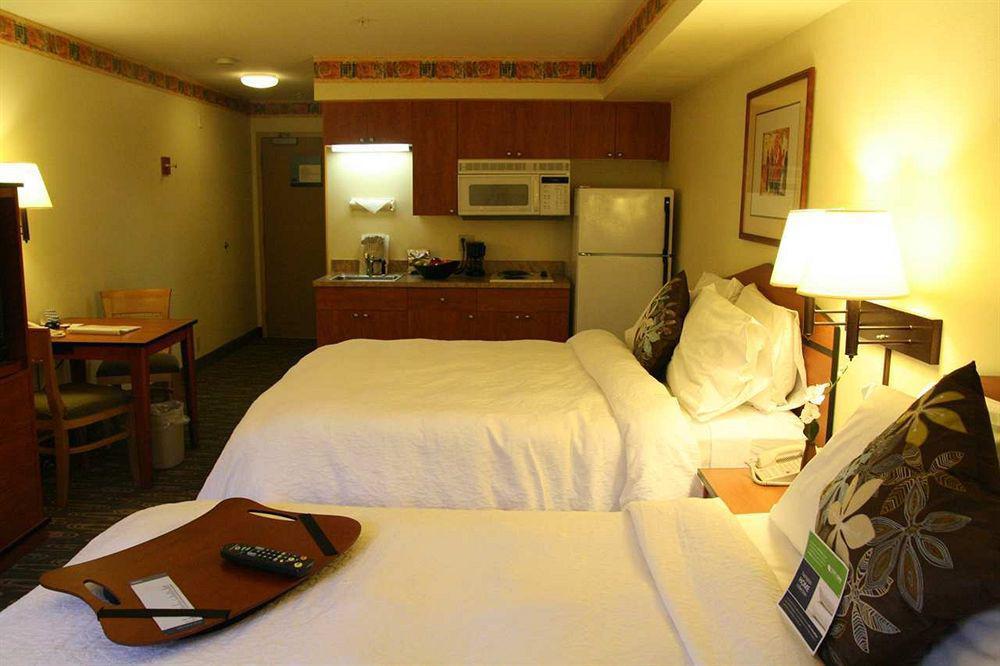 Hampton Inn & Suites Seattle North/Лінвуд Номер фото