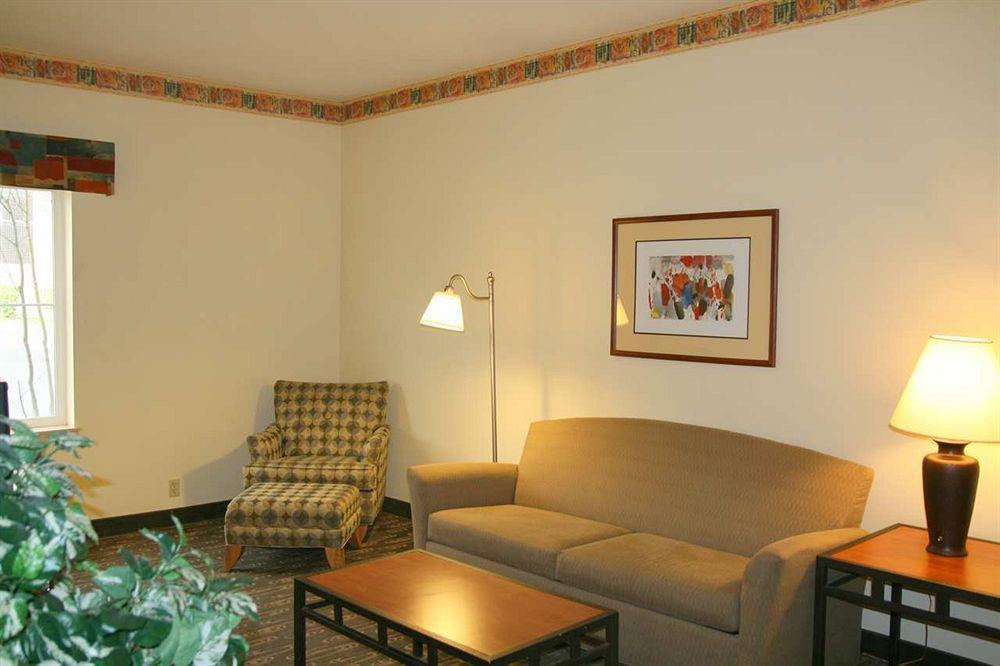 Hampton Inn & Suites Seattle North/Лінвуд Номер фото